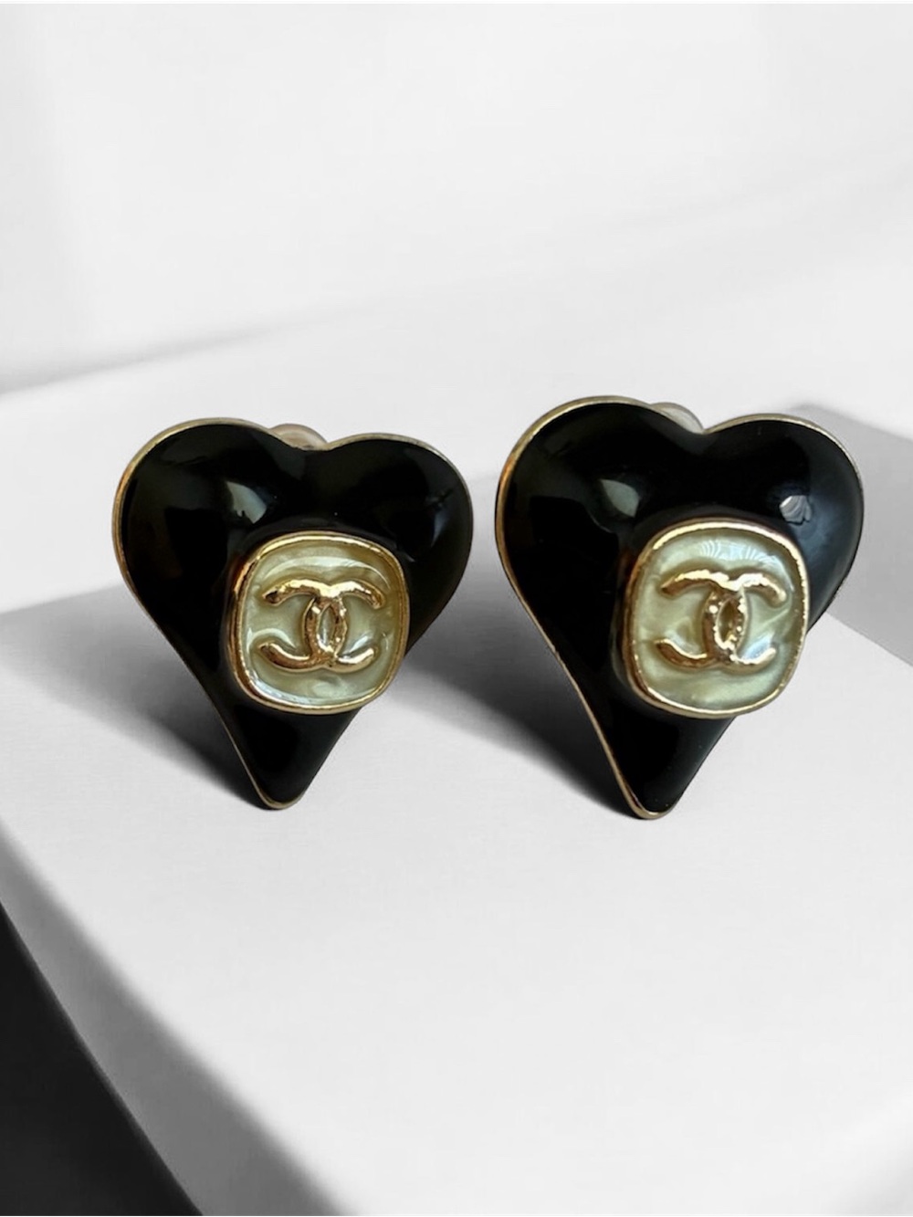 Vintage Black Heart Accent Earrings